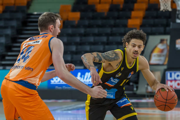 而余嘉豪凭 而余嘉豪凭